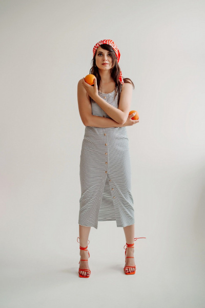 Синее трикотажное платье с металлическими пуговицами ERTANNO 2112 белый/синий - фото 5