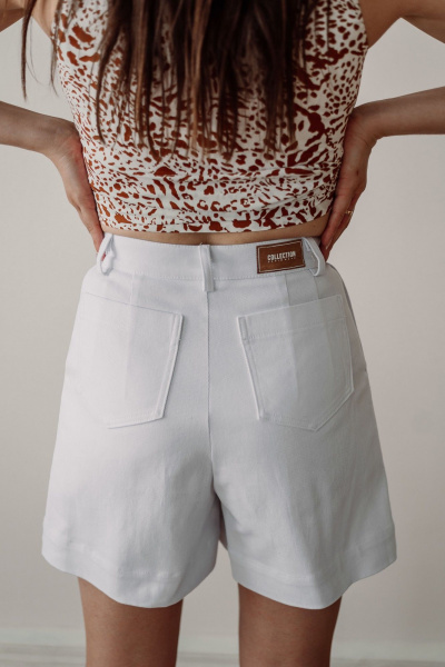 Белые шорты с складками и накладными карманами ERTANNO 2116-б белый - фото 2