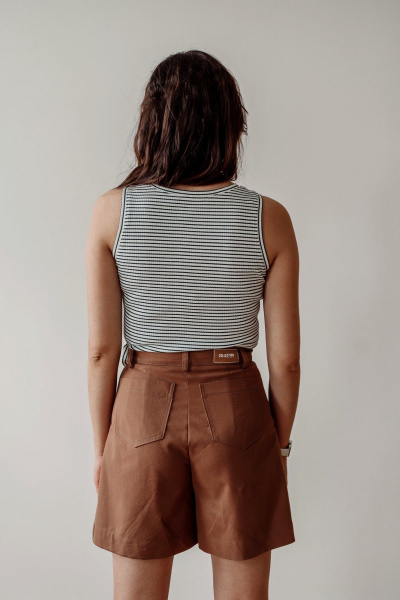 Шорты из хлопка с глубокими складками и карманами ERTANNO 2116-т табачный - фото 4