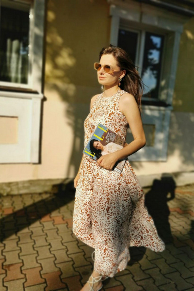 Легкое летнее платье А-силуэта из вискозы без рукавов ERTANNO 2118 молочный/коричневый - фото 8