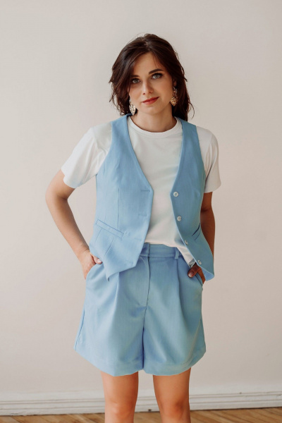 Голубой комплект жилет и шорты из костюмной ткани ERTANNO 2120-г голубой - фото 4