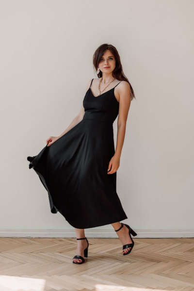Черное платье на регулируемых бретелях из вискозы ERTANNO 2123 черный - фото 4