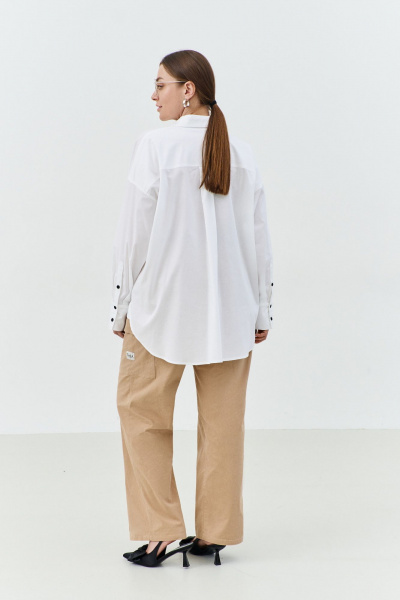 Рубашка оверсайз из хлопка с мужским стилем и ассиметричным низом THÉA club 1002 белый - фото 3