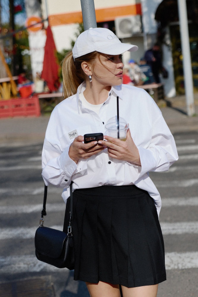 Рубашка оверсайз из хлопка с мужским стилем и ассиметричным низом THÉA club 1002 белый - фото 6