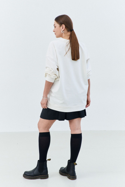 Оверсайз свитшот из трикотажа с удлиненным силуэтом THÉA club 2002 молочный - фото 3