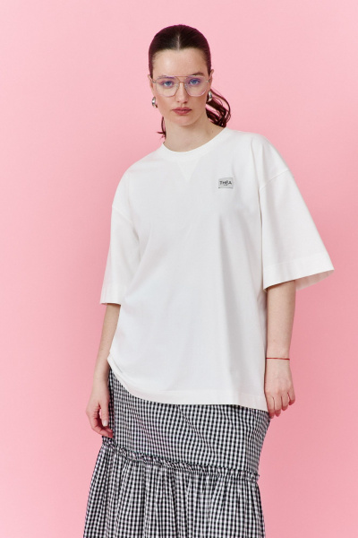 Длинная футболка с нашитой лейбой из хлопкового трикотажа THÉA club 3001 молочный - фото 8