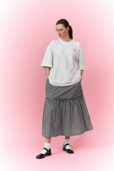 Длинная футболка с нашитой лейбой из хлопкового трикотажа THÉA club 3001 молочный - фото 7