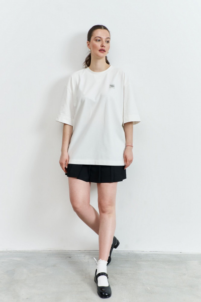 Длинная футболка с нашитой лейбой из хлопкового трикотажа THÉA club 3001 молочный - фото 5
