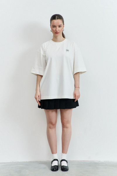 Длинная футболка с нашитой лейбой из хлопкового трикотажа THÉA club 3001 молочный - фото 2