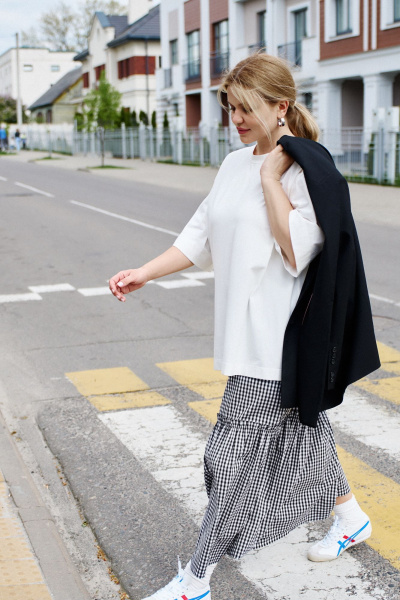 Длинная футболка с нашитой лейбой из хлопкового трикотажа THÉA club 3001 молочный - фото 3