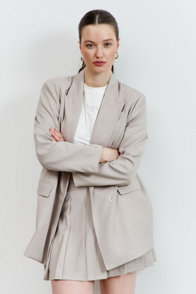 Жакет из костюмной ткани с застежкой на роговые пуговицы THÉA club 4001 жемчужно-серый - фото 18