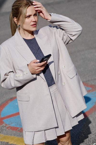 Жакет из костюмной ткани с застежкой на роговые пуговицы THÉA club 4001 жемчужно-серый - фото 5