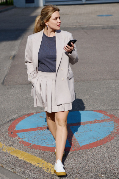 Жакет из костюмной ткани с застежкой на роговые пуговицы THÉA club 4001 жемчужно-серый - фото 4