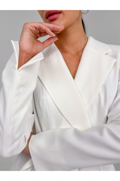 Классический деловой костюм жакет и кюлоты из текстиля DEVITA 5016 белый - фото 10