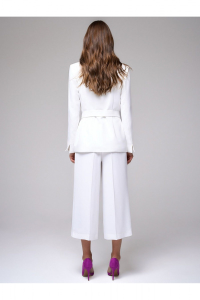 Классический деловой костюм жакет и кюлоты из текстиля DEVITA 5016 белый - фото 7