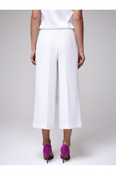 Классический деловой костюм жакет и кюлоты из текстиля DEVITA 5016 белый - фото 6