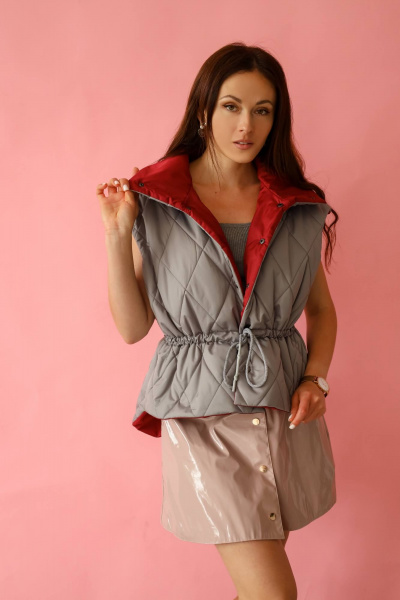 Демисезонный жилет из яркой ткани с вырезом и застежкой MASHA SKORINA MS-VB-6-002 - фото 1