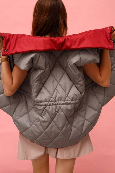 Демисезонный жилет из яркой ткани с вырезом и застежкой MASHA SKORINA MS-VB-6-002 - фото 4