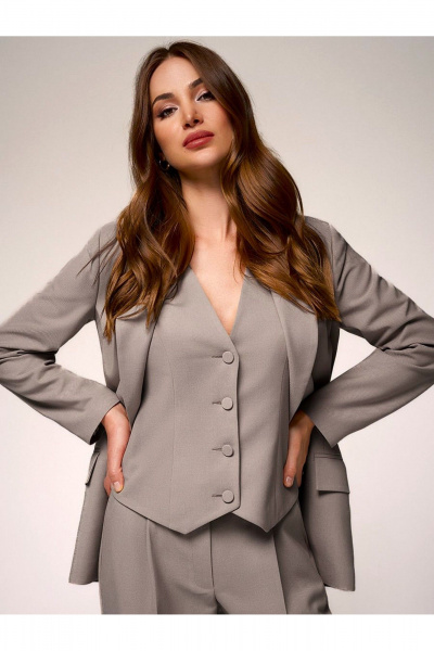 Пиджак-костюм из текстильной ткани с рельефными швами DEVITA 4010 капучино - фото 3