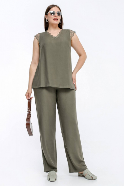 Свободная блуза с кружевной отделкой на V-вырезе La rouge 6303 хаки - фото 2