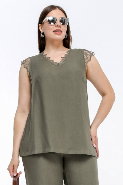 Свободная блуза с кружевной отделкой на V-вырезе La rouge 6303 хаки - фото 1