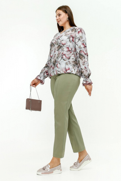 Свободная летняя блуза с V-образным вырезом и нагрудными вытачками La rouge 6304 розы-акварель - фото 3