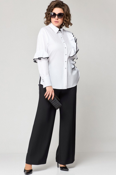 Белая блузка из хлопка с асимметричным подрезом и рюшей EVA GRANT 7136-1 белый+черный - фото 6
