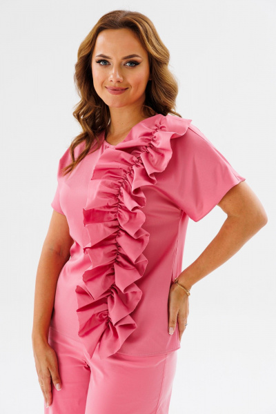 Розовая блуза прямого силуэта с рюшей и коротким рукавом ANIDEN 1121 - фото 3