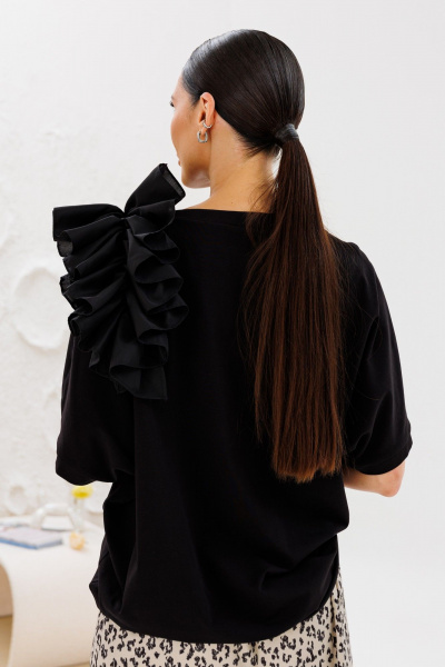 Блуза оверсайз с рюшей и лодочной горловиной Ларс Стиль 936/1 - фото 2