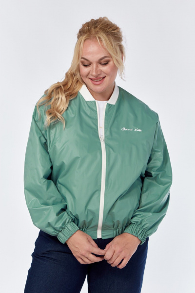 Демисезонная ветровка с капюшоном и наклонными карманами Felice Woman 2488 зеленый - фото 5