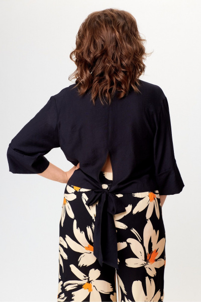 Костюм из вискозных брюк и жакета с лацканами и поясом Michel chic 1375 черный,ромашка - фото 7