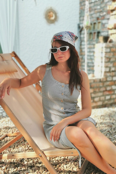 Синее трикотажное платье с металлическими пуговицами ERTANNO 2112 белый/синий - фото 3