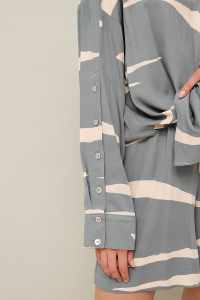 Комплект блузы и шортов из вискозы с разрезами на лето PUR PUR 11-087/9 - фото 4