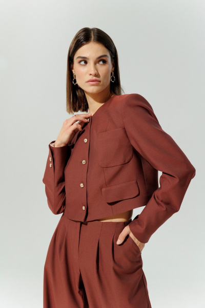 Короткий жакет в стиле Шанель из текстиля для делового образа DEVITA 4013 винный - фото 7