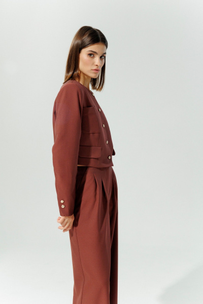Короткий жакет в стиле Шанель из текстиля для делового образа DEVITA 4013 винный - фото 6