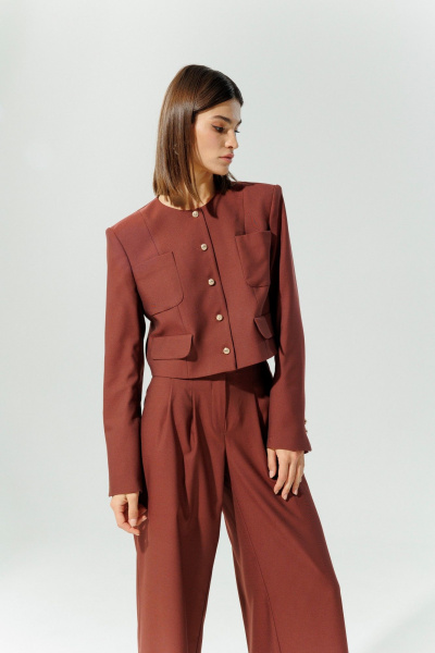 Короткий жакет в стиле Шанель из текстиля для делового образа DEVITA 4013 винный - фото 5