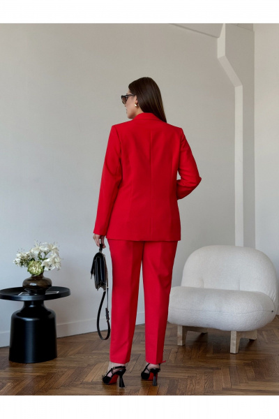 Летний деловой костюм из вискозы: жакет и брюки с талевыми вытачками Dilana VIP 2056/1 красный - фото 7