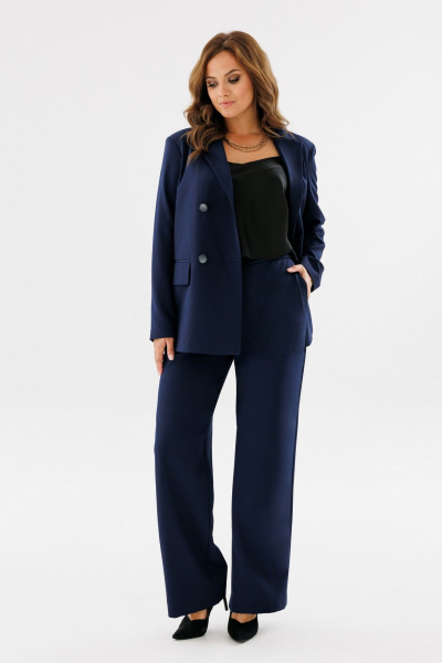 Деловой костюм бант и карманы с прорезными деталями LadisLine 1513 темно-синий - фото 1