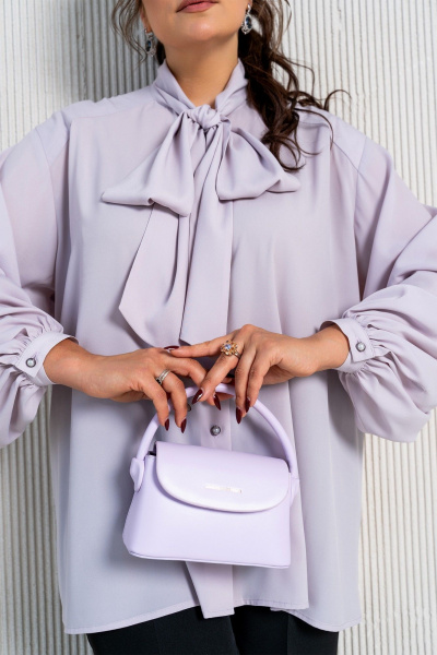 Деловая блуза с воротником аскот и пышными рукавами Aira Style 24-052 сирень - фото 3
