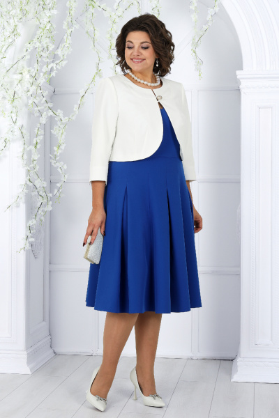 Нарядный синий костюм из жакета и платья с плечевыми накладками Ninele 6013 василек - фото 8
