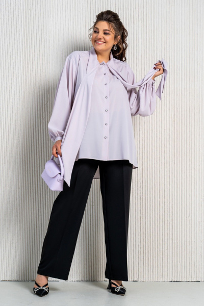 Деловая блуза с воротником аскот и пышными рукавами Aira Style 24-052 сирень - фото 8