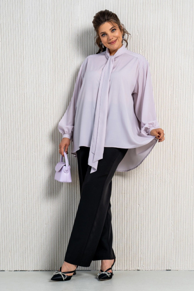 Деловая блуза с воротником аскот и пышными рукавами Aira Style 24-052 сирень - фото 6