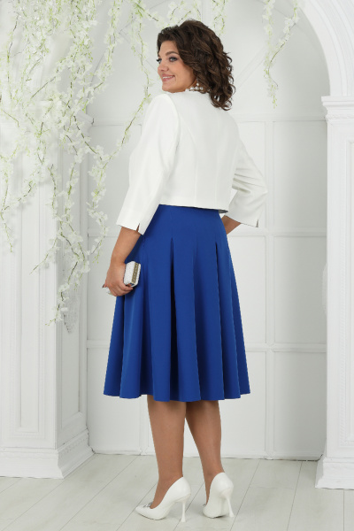 Нарядный синий костюм из жакета и платья с плечевыми накладками Ninele 6013 василек - фото 12