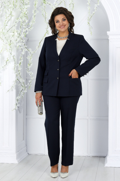 Деловой брючный костюм с жакетом и блузкой из текстиля Ninele 7465 синий - фото 9