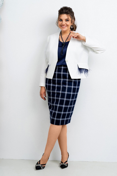 Белый костюм тройка со съемной тесьмой и перьями Aira Style 24-11 молочно-синий - фото 4