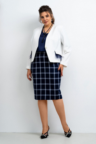 Белый костюм тройка со съемной тесьмой и перьями Aira Style 24-11 молочно-синий - фото 1