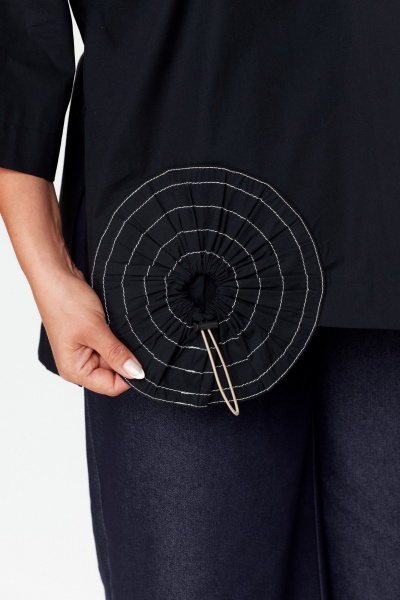 Летняя хлопковая блуза с декоративным галстуком и асимметрией Michel chic 785 черный - фото 7