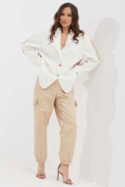 Костюм: жакет-бомбер и карго брюки с карманами из текстиля Магия моды 2474 белый-беж - фото 5