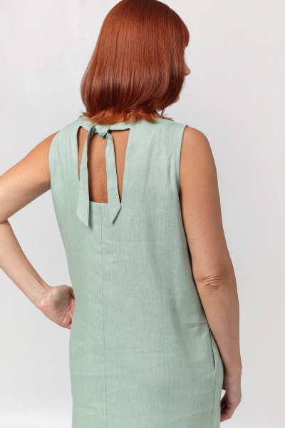 Зеленое платье бочонкового кроя с карманами и вырезом Соджи 627 зеленый - фото 8