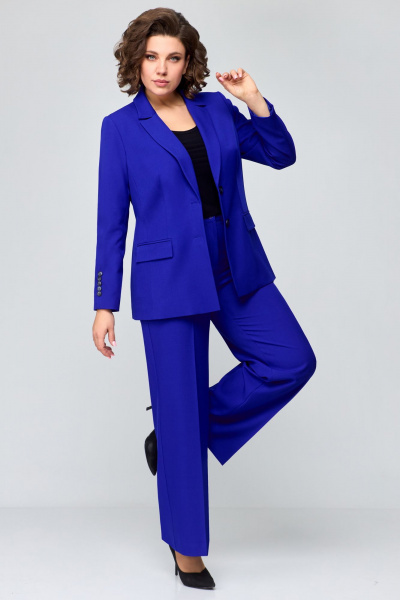 Двухпредметный костюм с жакетом и брюками из текстиля Мишель стиль 1177 кобальт - фото 10